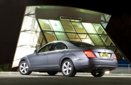Mercedes-Benz S-Class, rear