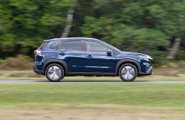 Suzuki S-Cross, 2025, side