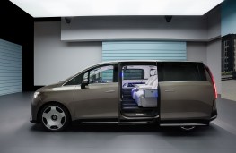 Mercedes-Benz VLE, 2026, side, door open
