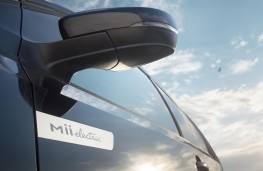 SEAT Mii electric badge