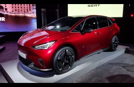 SEAT el-Born, on stand
