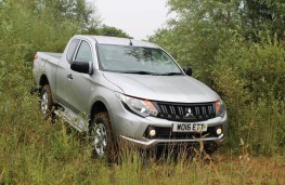 Mitsubishi L200 4Life Club Cab, front, off road