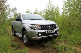 Mitsubishi L200 4Life Club Cab, nose