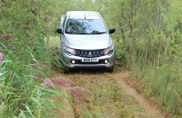 Mitsubishi L200 4Life Club Cab, front