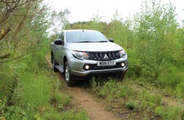 Mitsubishi L200 4Life Club Cab, off road, ruts
