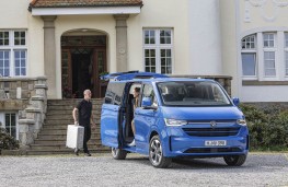 Volkswagen Transporter Shuttle, 2024, front