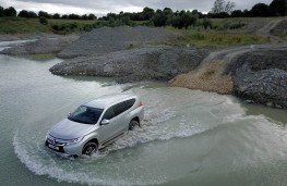 Mitsubishi Shogun Sport, quarry lake