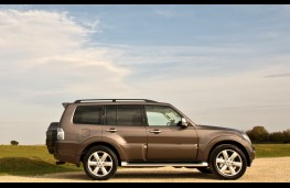Mitsubishi Shogun, side