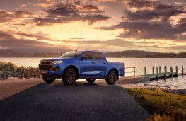 Isuzu D-Max V-Cross, 2025, side