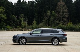 Skoda Superb Estate, 2025, side