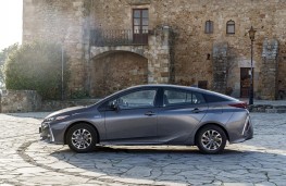 Toyota Prius PHV, 2017, side, static