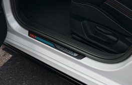 Skoda Fabia 130, 2025, sill badge