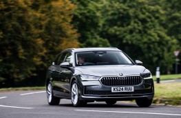 Skoda Superb Estate, 2025, front, action