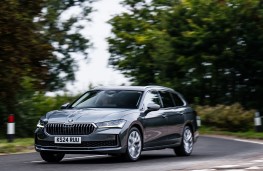 Skoda Superb Estate, 2025, front, action
