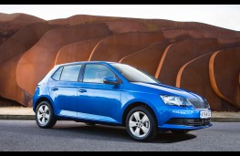 Skoda Fabia, side