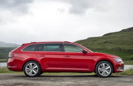 Skoda Superb, estate side static