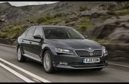 Skoda Superb, front action