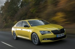 Skoda Superb, front action