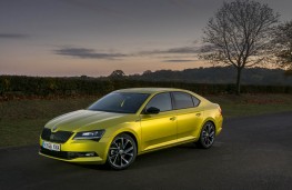 Skoda Superb, front static 2