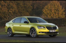 Skoda Superb, front static