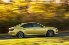 Skoda Superb, side action