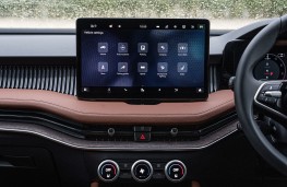 Skoda Superb Estate, 2025, display screen