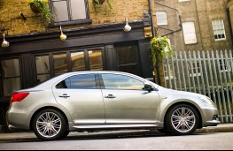 Suzuki Kizashi, side