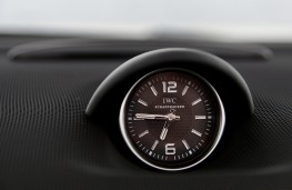Mercedes SL 63 AMG, IWC clock