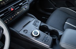 Kia Sportage, 2025, centre console