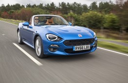 Fiat 124 Spider, 2017, front