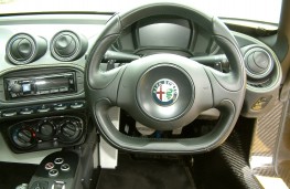 Alfa Romeo 4C Spider, dashboard