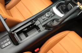 Fiat 124 Spider, 2016, centre console