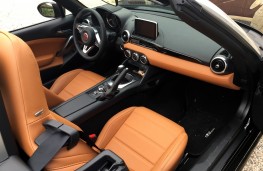 Fiat 124 Spider, 2016, interior