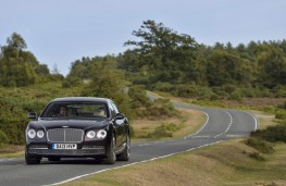 Bentley Flying Spur, on road