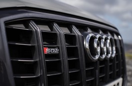 Audi SQ2, 2019, grille
