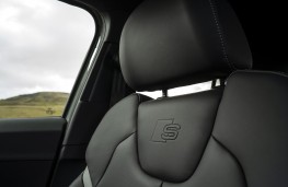 Audi SQ2, 2019, seat badge