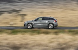 Audi SQ2, 2019, side