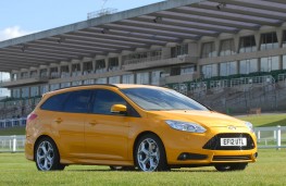Ford Focus ST Estate, side