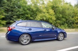 Subaru Levorg, side action