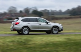 Subaru Outback, side action