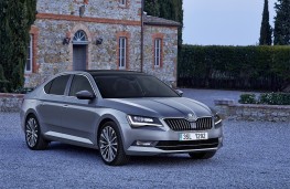 Skoda Superb, front