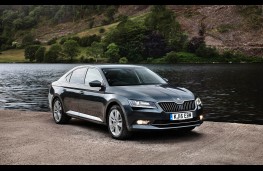 Skoda Superb, front