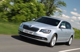 Skoda Superb hatch, front