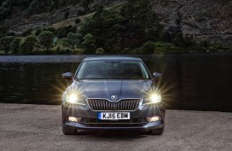 Skoda Superb, front