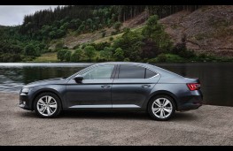 Skoda Superb, side