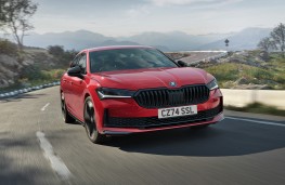 Skoda Superb SportLine estate, 2025, front