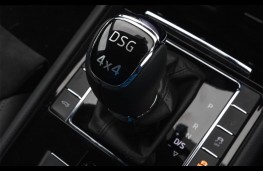 Skoda Superb Estate 4x4, DSG gear lever