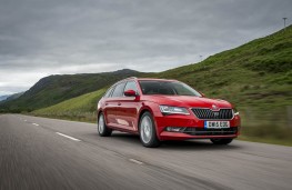 Skoda Superb Estate, side