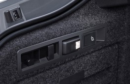 Skoda Superb, torch in boot