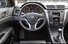 Suzuki Kizashi, interior